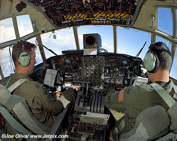 http://www.jetpix.com/webfiles/440AW/c130cockpit_600.jpg